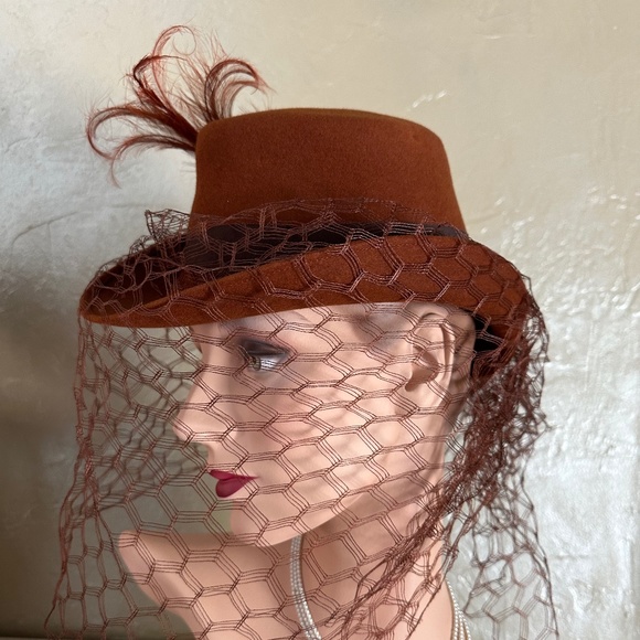 BREATHTAKING 1940s\' BRICK FELT TOPHAT WITH AMAZING MATCHING FULL VEIL + FEATHERS main image 10